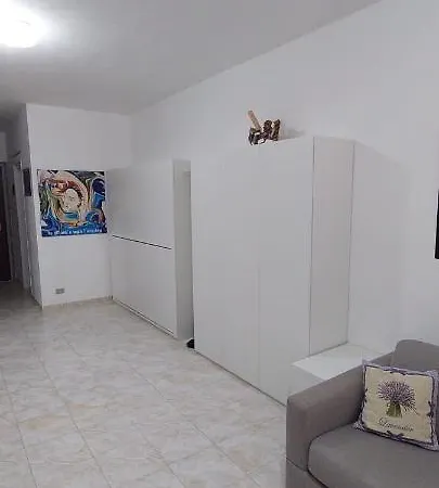 Apartamento Ampio Monolocale Con Terrazzo - A 2 Passi Dal Mare